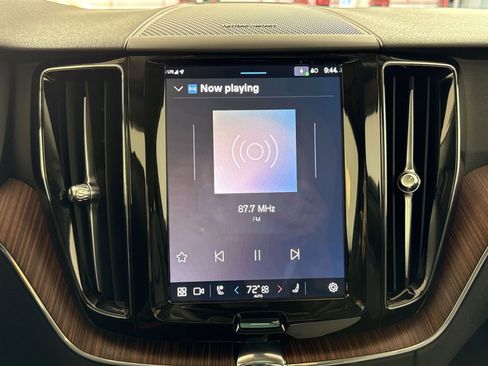 Used 2024 Volvo XC60 B5 Plus w/ Climate Package image 18