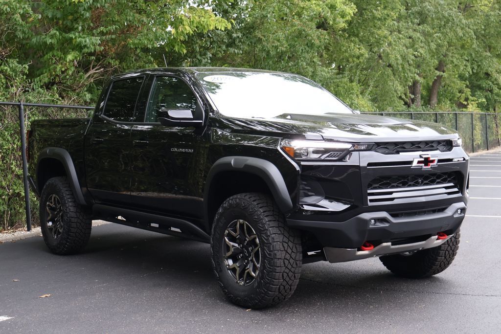 Used 2026 Chevrolet Colorado ZR2 w/ Technology Package AWD/4WD image 12
