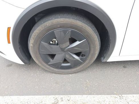 Used 2025 Toyota Prius LE FWD image 12