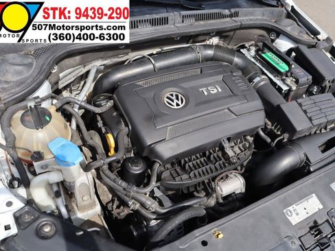 Used 2016 Volkswagen Jetta GLI SE FWD image 21