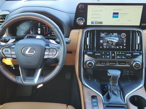 Used 2025 Lexus LX 600 4WD w/ Luxury Package image 33