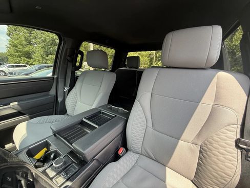 Used 2025 Toyota Tundra SR5 w/ SR5 Convenience Package AWD/4WD image 8