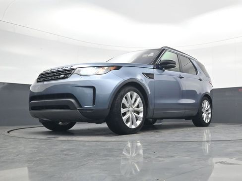 Used 2018 Land Rover Discovery SE image 17