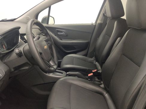 Used 2017 Chevrolet Trax LT w/ LT Convenience Package FWD image 17