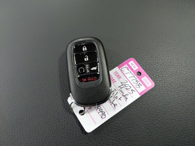 Used 2025 Honda Pilot Elite image 29
