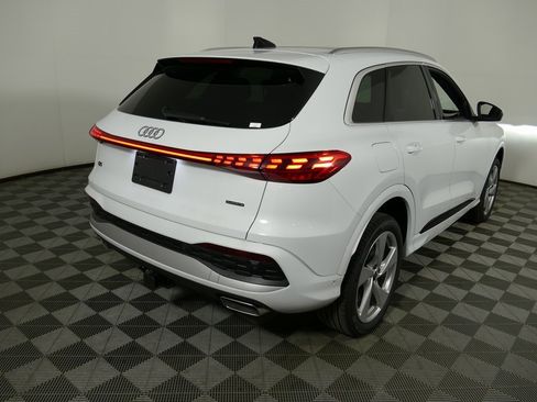 New 2025 Audi Q5 Premium Plus image 3