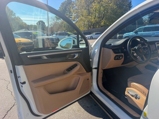 Used 2020 Porsche Macan AWD/4WD image 15