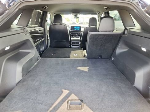 Used 2024 Volkswagen Atlas Cross Sport SE FWD image 32