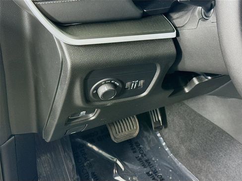 New 2025 Jeep Grand Cherokee Altitude image 5