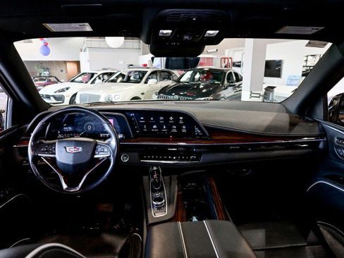 Used 2023 Cadillac Escalade ESV Premium Luxury image 29