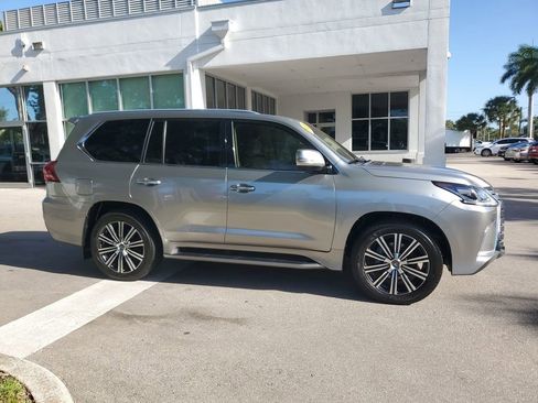 Used 2019 Lexus LX 570 4WD w/ Luxury Package image 6