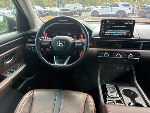 Used 2025 Honda Pilot Elite image 23