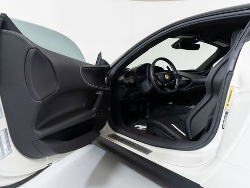 Used 2022 Ferrari SF90 Stradale image 22