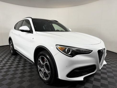 Used 2022 Alfa Romeo Stelvio Ti AWD/4WD image 6