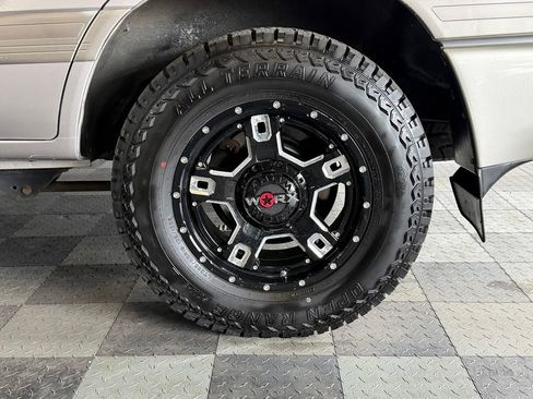 Used 2000 Toyota Land Cruiser AWD/4WD image 33