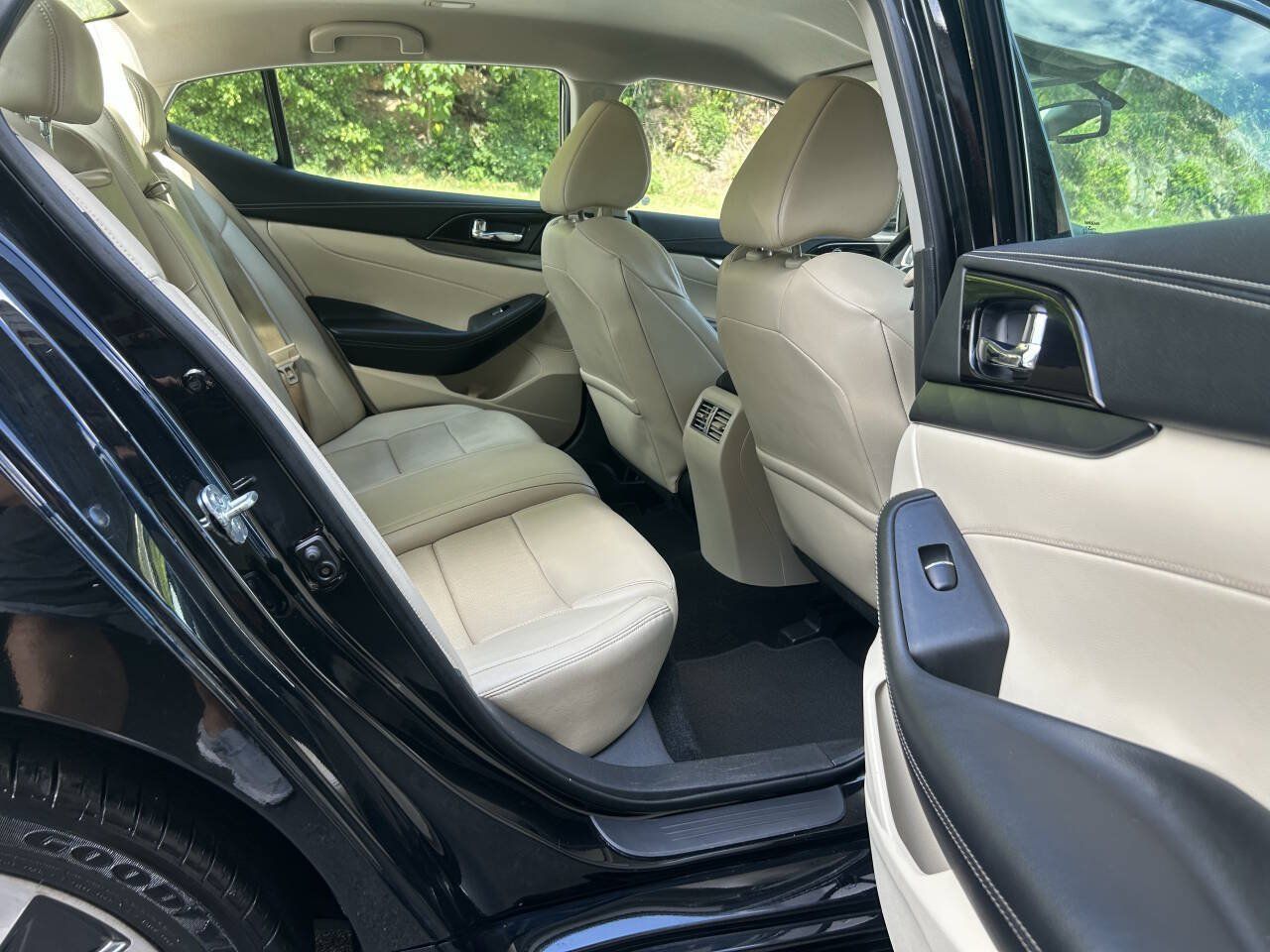 Used 2019 Nissan Maxima 3.5 SV w/ Floor Mat Group FWD image 25