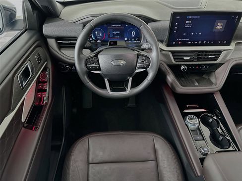 Used 2025 Ford Explorer Platinum w/ LUX Leather Package image 22