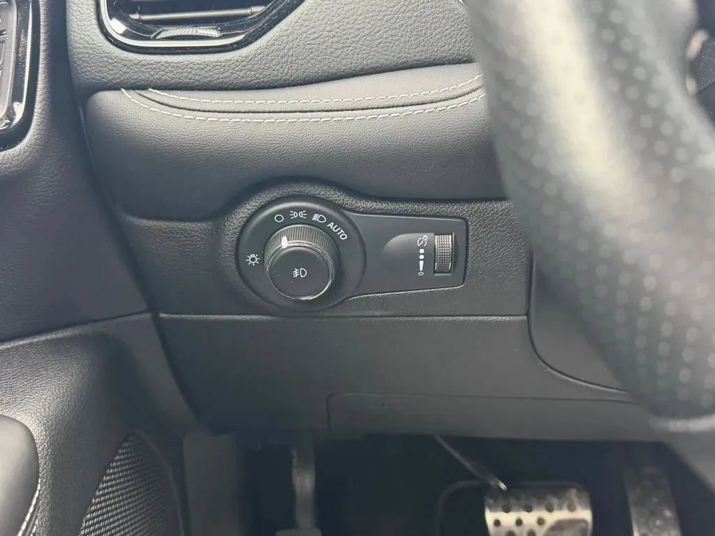 Used 2022 Dodge Durango SRT w/ Technology Group AWD/4WD image 14