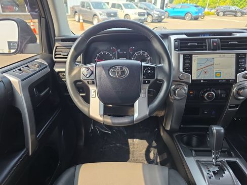 Used 2022 Toyota 4Runner SR5 Premium w/ Moonroof Package AWD/4WD image 8