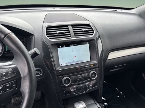 Used 2018 Ford Explorer XLT w/ Equipment Group 202A image 13