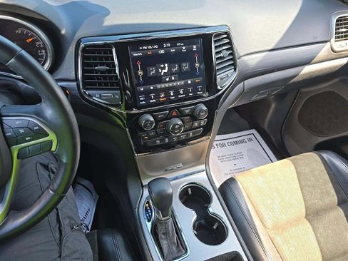 Used 2019 Jeep Grand Cherokee Altitude AWD/4WD image 7