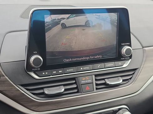 Used 2024 Nissan Altima 2.5 SV FWD image 32