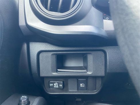 Used 2019 Toyota Tacoma SR image 18