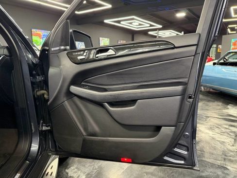 Used 2017 Mercedes-Benz GLS 450 4MATIC image 25