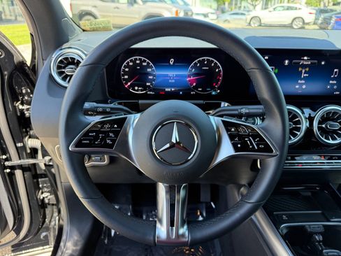 Used 2025 Mercedes-Benz GLA 250 image 32