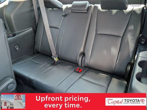 Used 2025 Toyota Highlander XLE AWD/4WD image 14