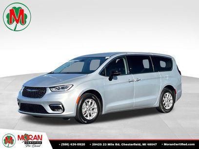 Used 2024 Chrysler Pacifica Touring-L