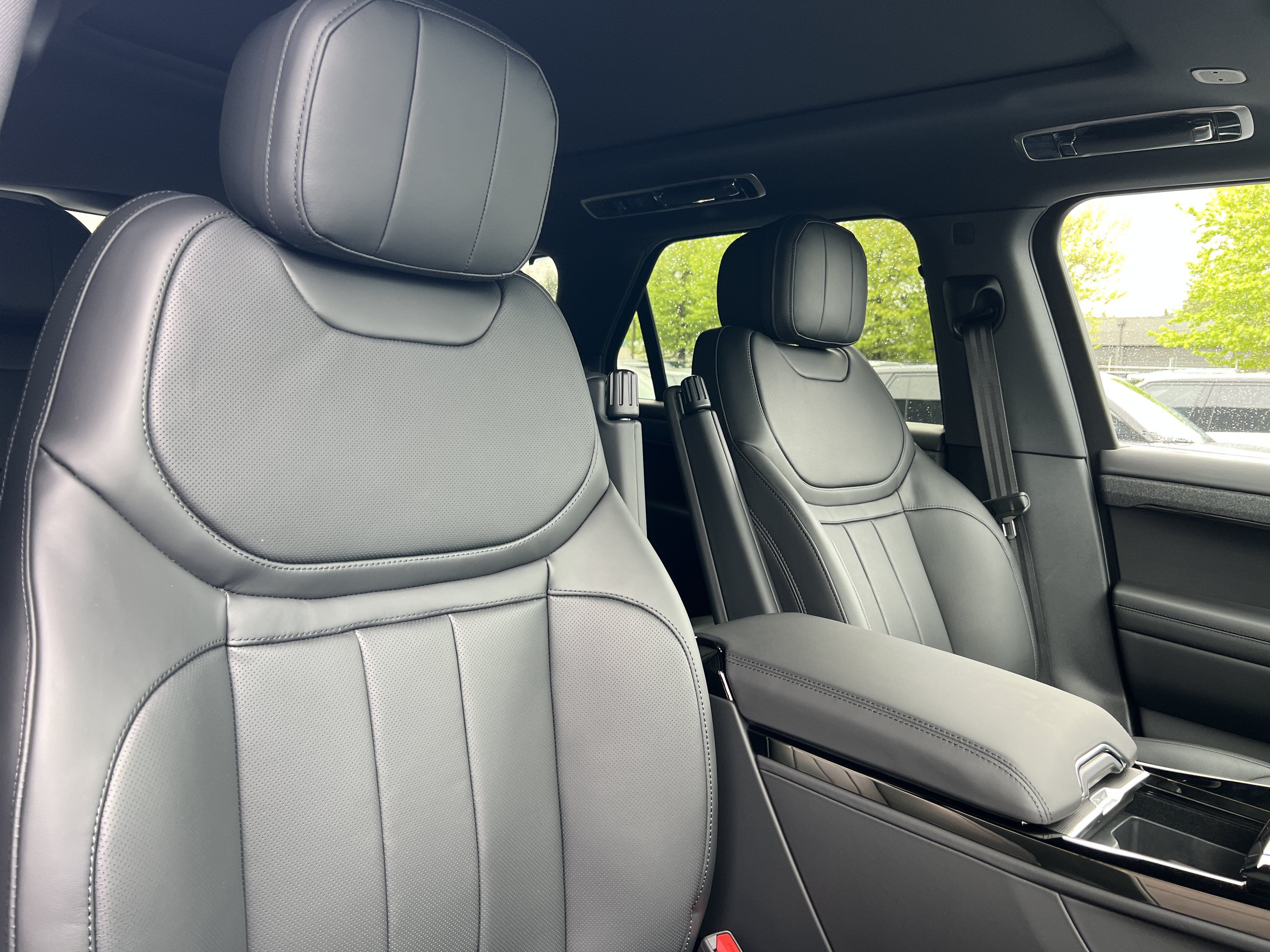 New 2025 Land Rover Range Rover Sport Dynamic SE AWD/4WD image 12