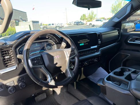 Used 2022 Chevrolet Silverado 1500 RST AWD/4WD image 8