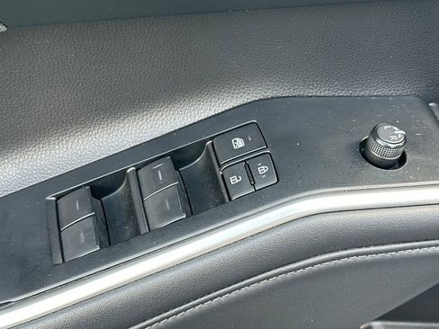 Certified 2022 Toyota Highlander L image 14