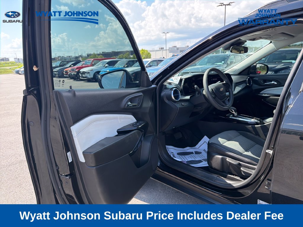 Used 2024 Chevrolet Trax LT FWD image 18
