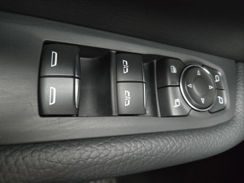 Used 2025 GMC Yukon Denali AWD/4WD image 12