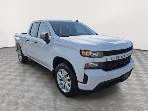 Used 2021 Chevrolet Silverado 1500 Custom image 3