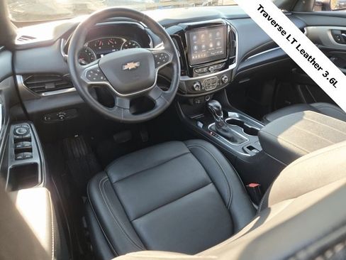 Used 2022 Chevrolet Traverse LT w/ LT Premium Package image 16