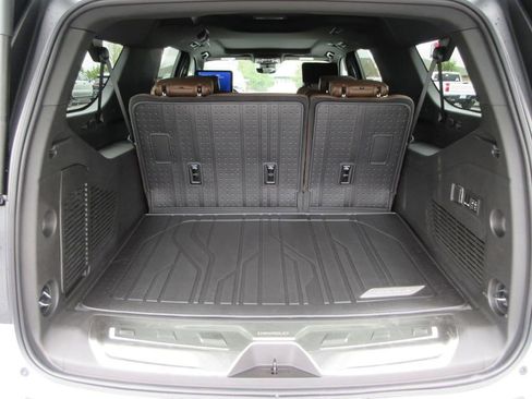 New 2026 Chevrolet Suburban High Country image 12