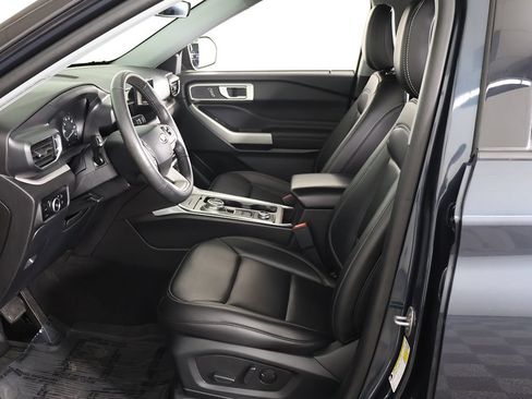 Used 2024 Ford Explorer XLT w/ Equipment Group 202A AWD/4WD image 30