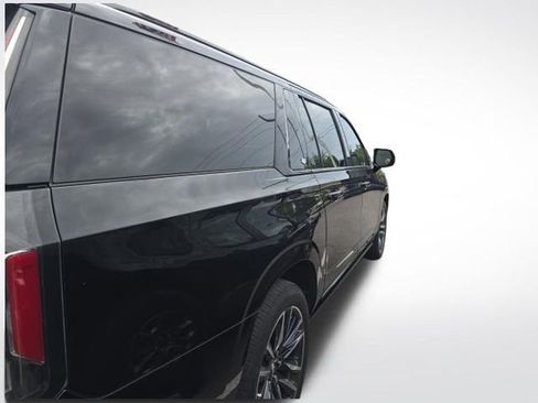 Used 2022 Cadillac Escalade ESV Sport w/ Touring Package AWD/4WD image 3