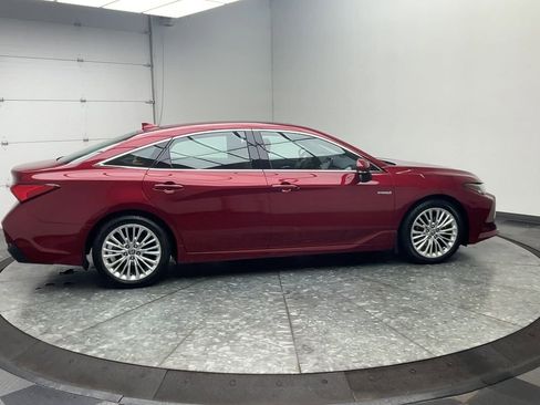 Used 2020 Toyota Avalon Limited image 38