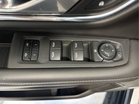 Used 2023 GMC Yukon XL SLT AWD/4WD image 22