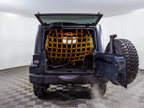 Used 2016 Jeep Wrangler Unlimited Rubicon w/ Connectivity Group image 36