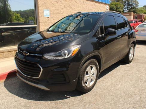 Used 2020 Chevrolet Trax LT w/ LT Convenience Package FWD image 3