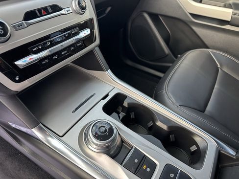 Used 2022 Ford Explorer XLT w/ Equipment Group 202A image 14