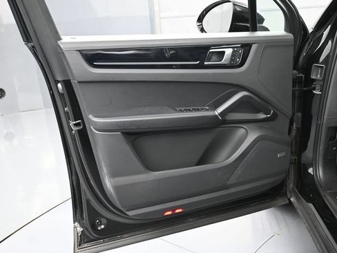 Certified 2023 Porsche Cayenne S Platinum AWD/4WD image 15