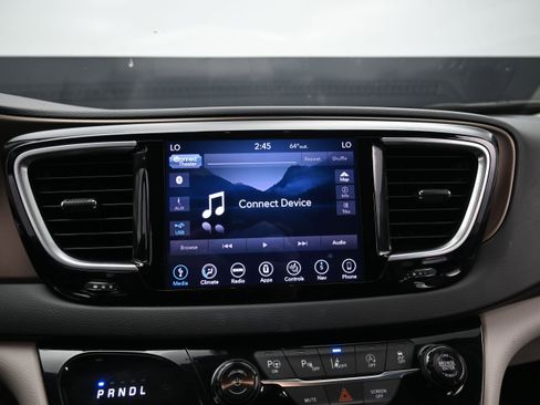 Used 2019 Chrysler Pacifica Touring-L Plus w/ Advanced Safetytec Group FWD image 18