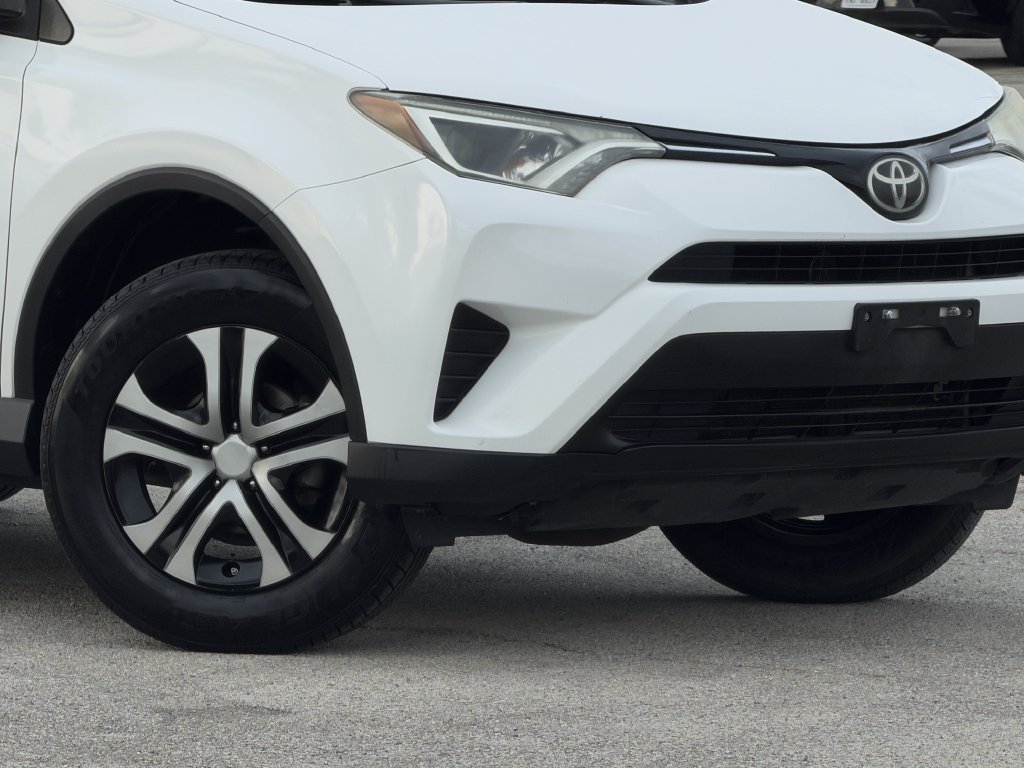 Used 2017 Toyota RAV4 LE FWD image 7