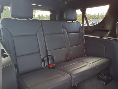 Used 2023 Chevrolet Suburban LT image 17